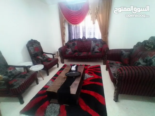 طقم كنب زان تقيل سبع مقاعد بحالة شبه جديد