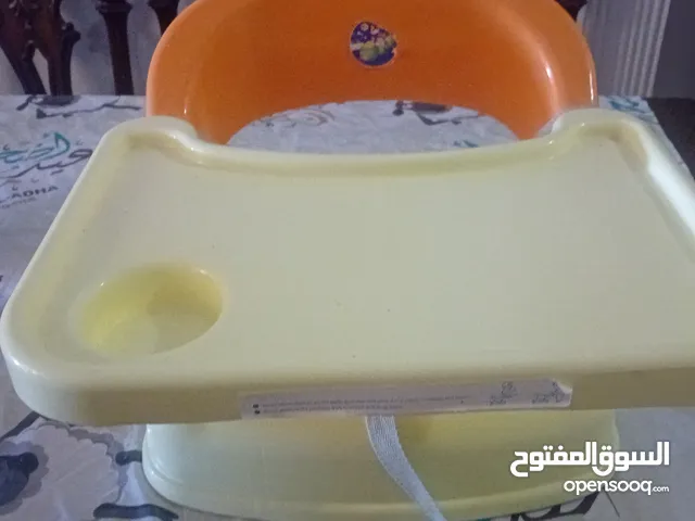 كرسي اكل ارضي اطفال شبه جديد