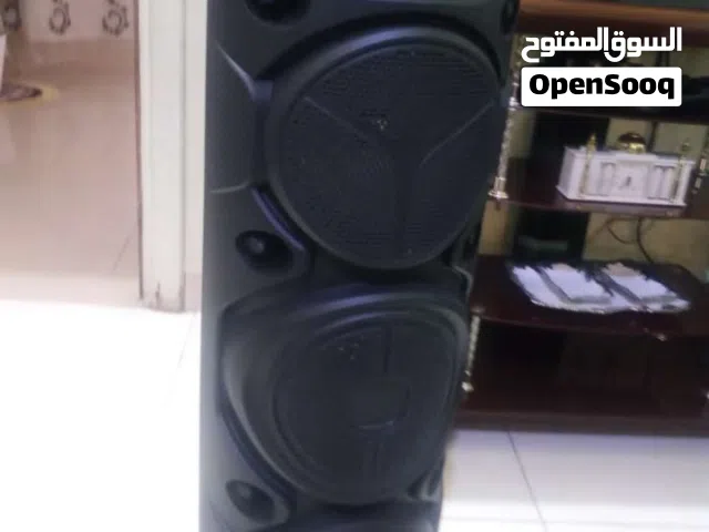 سماعة طويلة بعجلات كرتونتها معها ومايكين شبه جديد