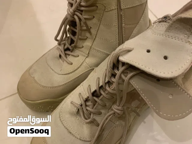 حذاء عسكري