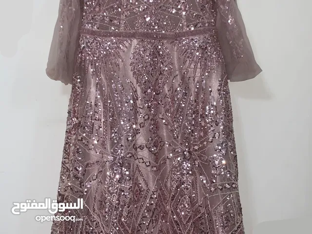 فستان ام عريس لبسة واحدة للبيع بحالة ممتازة
