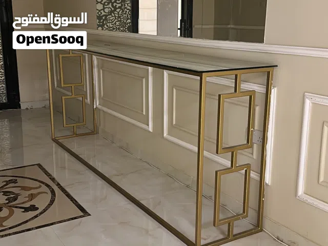 طاولة زجاجية