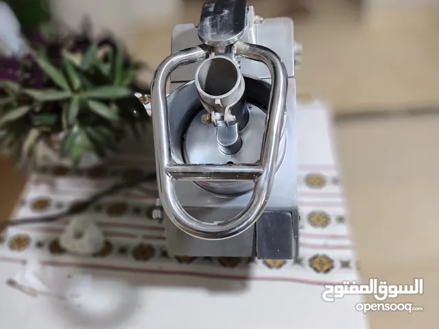 مبشرة أجبان صناعية شبه جديدة لأستعمال المحال والمطاعم