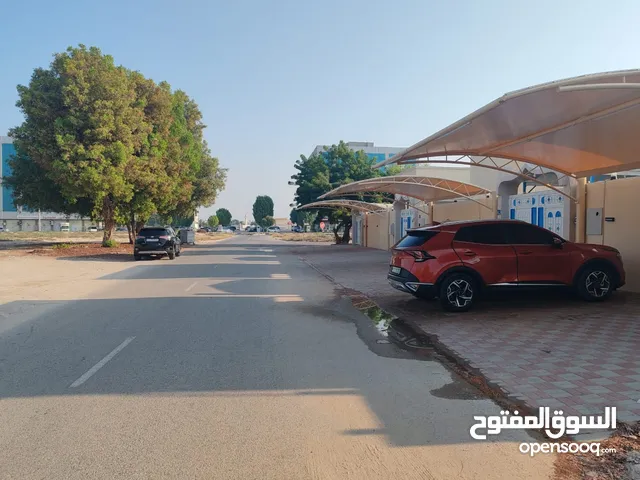 موقع مميز قرب البحرعدد 3 فلل سكني تجاري comical vilaa