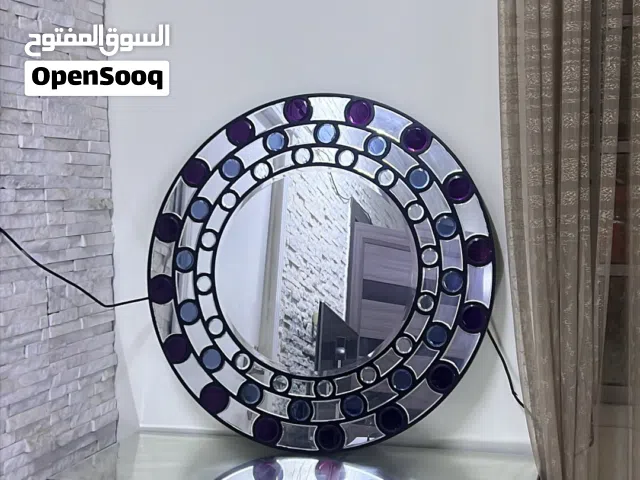 طاوله مع مرآه للبيع