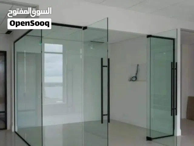 نقدم أعمالاً مرضية في مجال الزجاج والألمنيوم والفولاذ. Glass aluminium and steel work