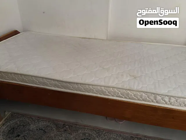 سرير مع مرتبه