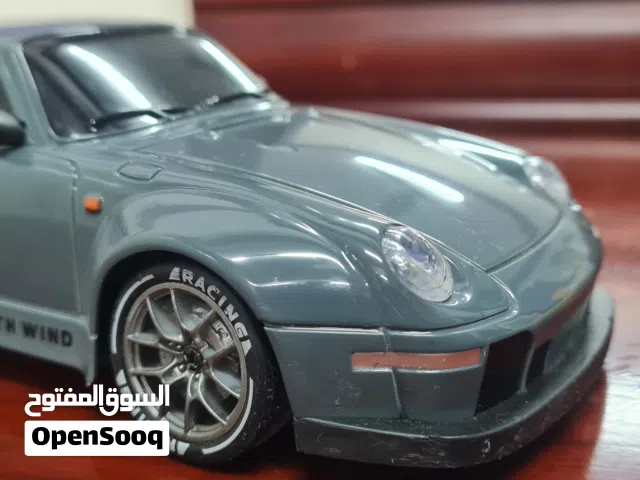 سيارة درِفت بتحكم عن بعد سريعة وممتعة للكبار والصغار!