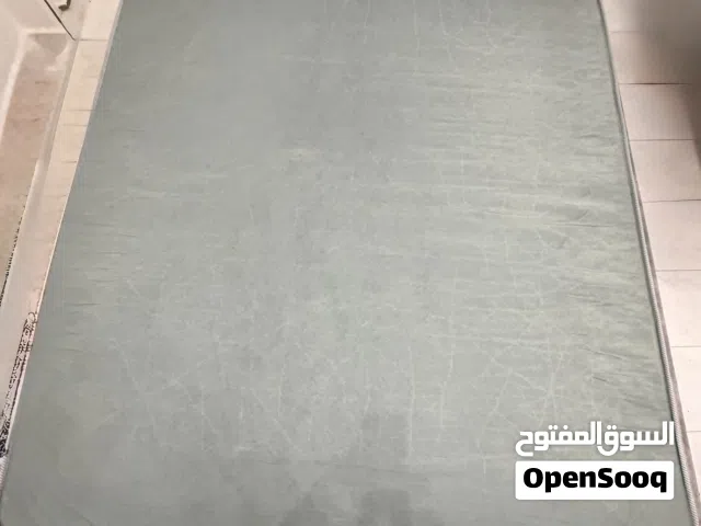 فرش شبه جديد من المراتب الطبية