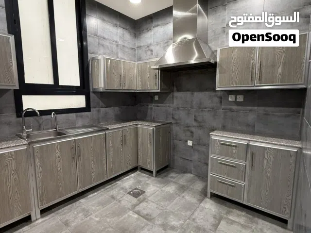 للايجار شقة غرب عبدالله مبارك قطعة 6