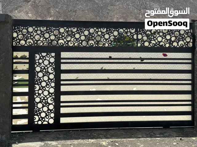 باب كبير وانترلوك.