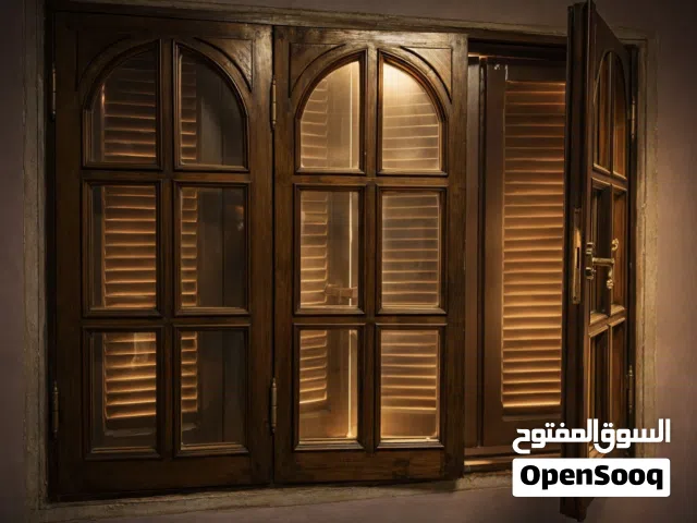 شباك خشب حالة ممتازه كلاسيك بالشيش والقزاز – حالة ممتازة