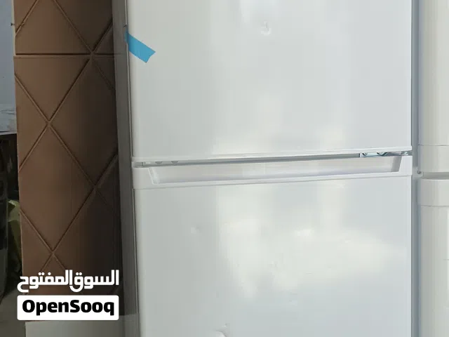 تلاجة بسم الله ما شاء الله جديدة تبيها غاطسة . كيف واصلات