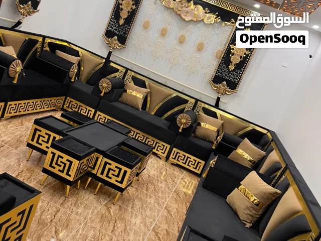 18 مقعد جديد تفصيل  وليس تجاري جميع الألوان متوفرة شامل الطاولات