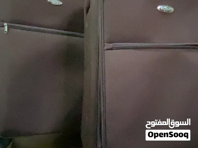 حقائب سفر ب حجمين كبيره و صغيره استعمال مره وحده فقط و الصغيره مش مستعمله نهائي  السعر 180&150