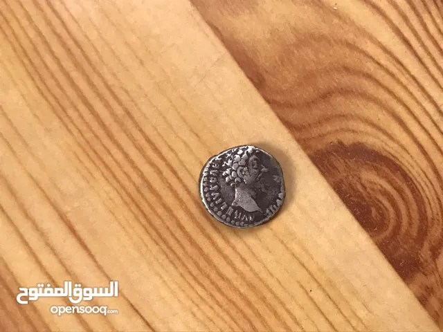 عملة فضية قديمة للبيع