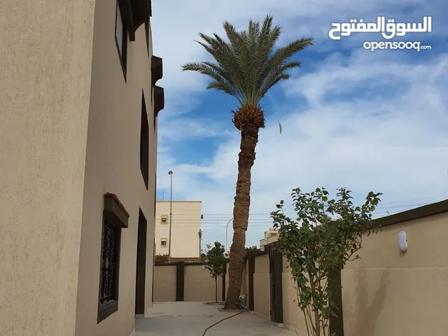 300 m2 More than 6 bedrooms Villa for Rent in Benghazi Al-Rahba