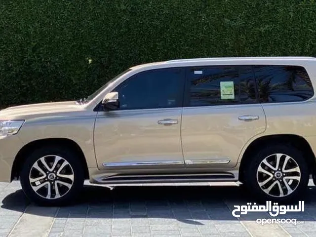 ستيشن لاندكروزر 2018 VXR الفطيم 5.7 صبغ وكالة نظيف جداً بحالة الوكالة