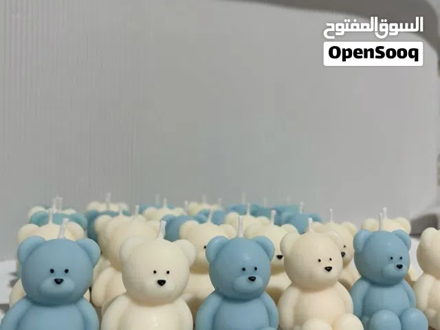 "إذا بتحبّي ريحة بيت مرتّبة وهادية... شغلي رح يعجبك! فوّاحات عطرية وشموع من شغل إيدي، بثبات عا