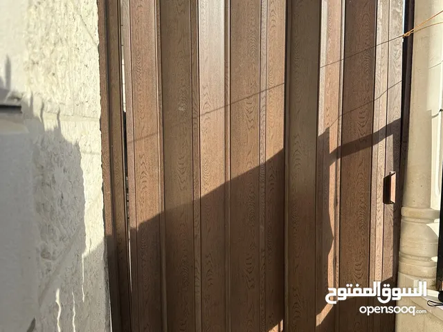 باب أكورديون أيطالي تفصيل أستعمال فتره بسيطه للبيع بسعر مغري