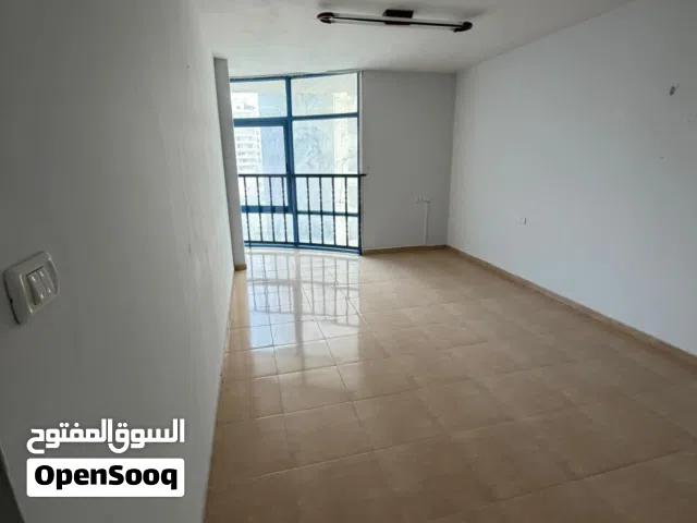 مكتب للبيع