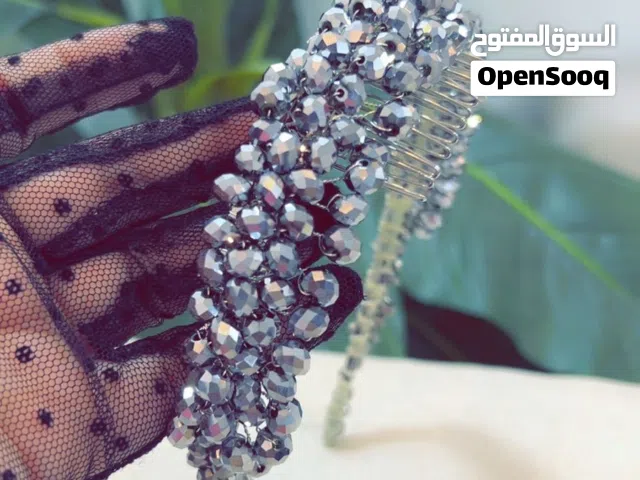 تيجان وهيد بيس وهير بيس مصنوعه يدويا بالكريستال حسب الطلب