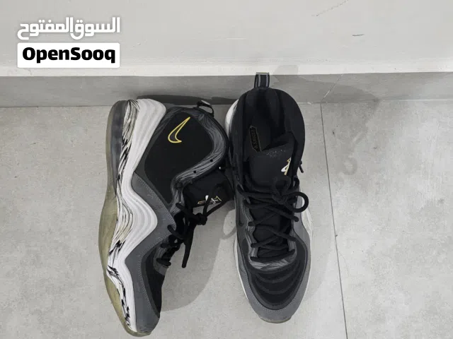 Men shoes for sale, 1 pair casual, the other 2 pair are for sport.