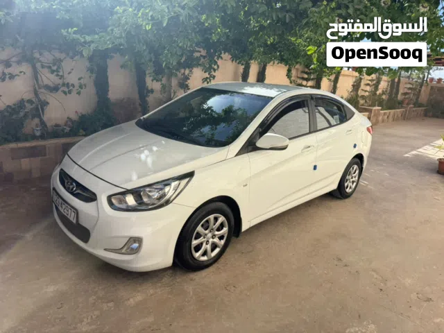 2014 هيونداي اكسنت Standard