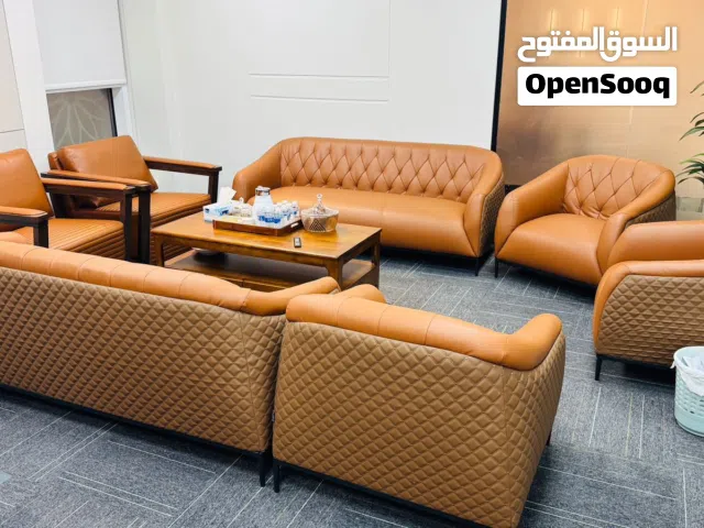 بيع أثاث مكتب راقي – شبه جديد