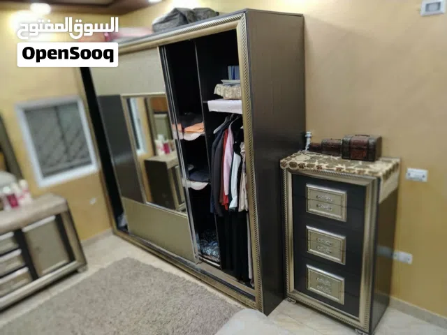 غرفه نوم ماستر كامله مع ملحقاتها
