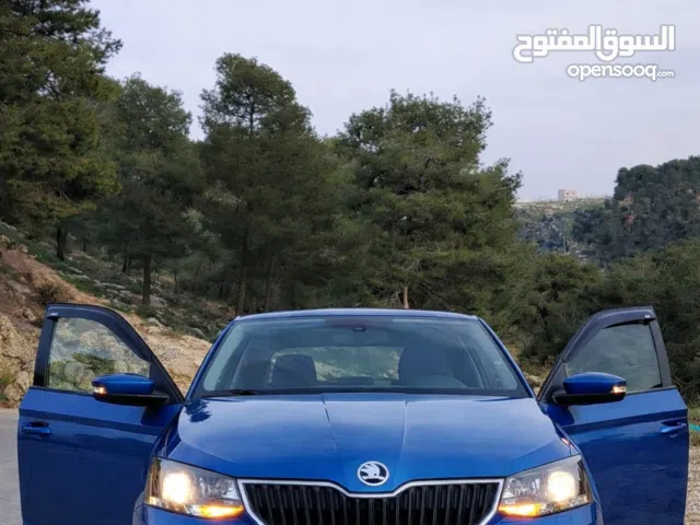 سكودا فابيا 2016 بنزين جير عادي1200 تيربو فل اضافات عدا فتحة تشغيل بصمة مع رادار مع مفتاحين اصليات