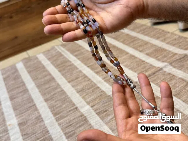 سبح وسوارات وخواتم مختلفه