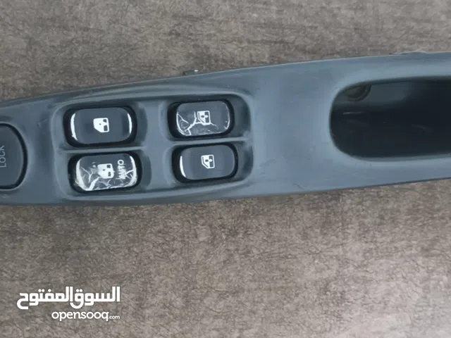 كبسات الزجاج الرئيسية وماكينة رفع الزجاج لباب السائق هونداي أفانتي كوري أصلي للبيع.