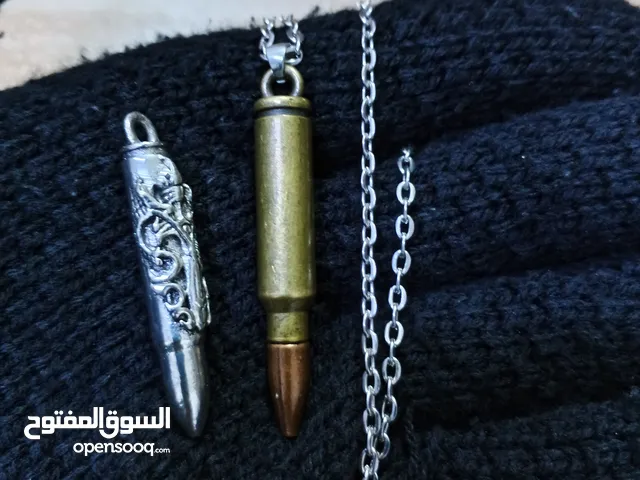 قلادة ولا اروع شكلين رصاصة و مزخرف  . . ............................................................