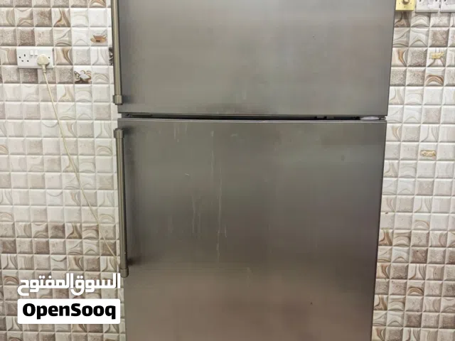 ثلاجه حجم كبير للبيع أمورها ممتازه