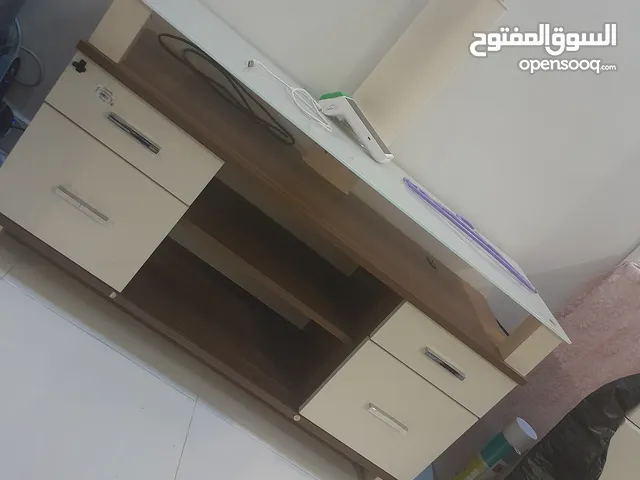 ستايروطاولة تلفزيون وراية كبيره وديكورللبيع بسعرمغري