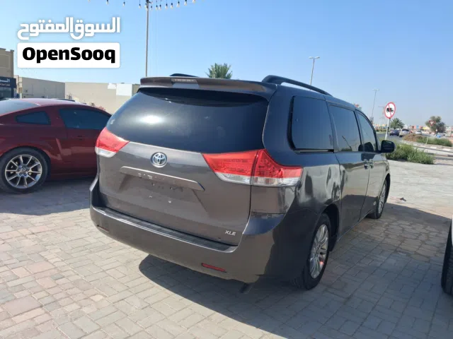 2013 تويوتا سيينا XLE Limited