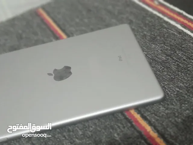 Apple iPad 5 32 GB in Al Khums