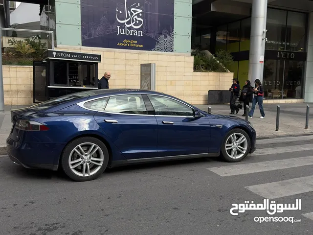 Tesla Model S 85