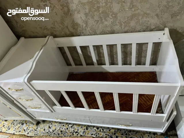 سرير طفل نظافته 100/100 للبيع مكان البصره شط العرب