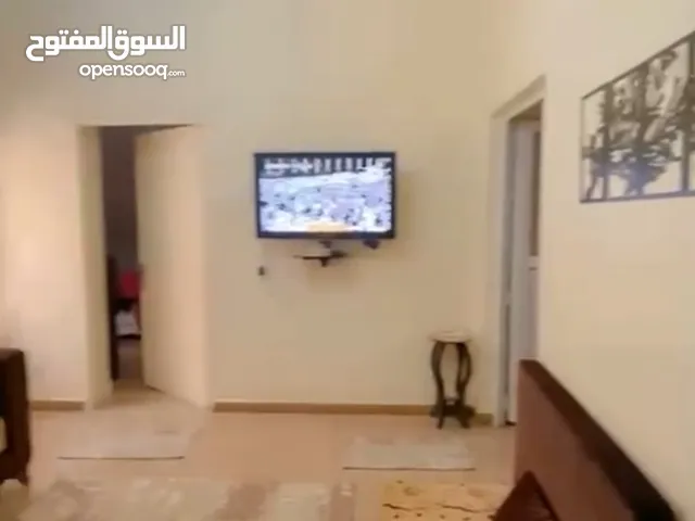 منزل ارضي للبيع متكون من تلات غرف وحمام ومطبخ في طرابلس