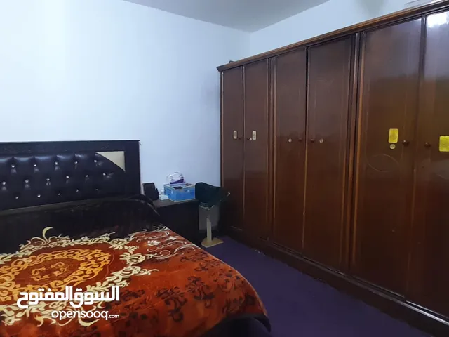 غرفه نوم للبيع خشبها ثقيل