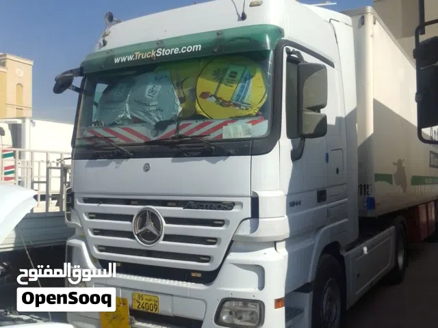 للبيع راس تريلا مع براد