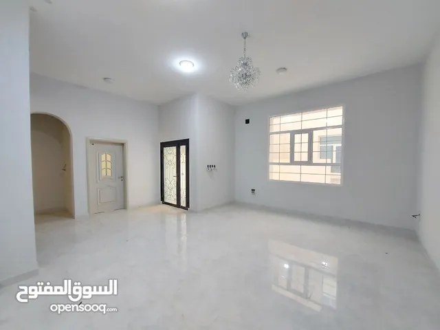 300 m2 More than 6 bedrooms Villa for Rent in Muscat Al-Hail