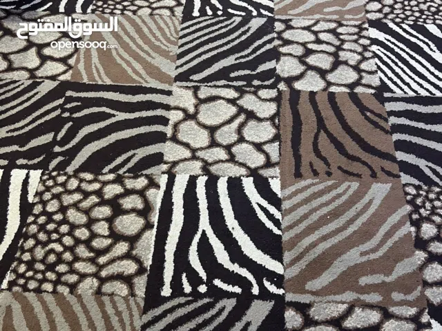 للبيع جوتة نضيفة عرض 4 طول 4 ونص