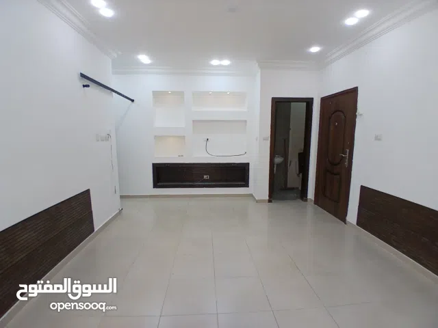 شقه ارضيه فارغه للإيجار الجبيهه