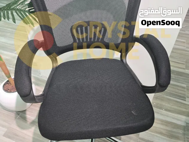 كراسي مكتب بتصميم أنيق وقاعدة كروم فاخرة    خلي مكتبك يلمع بالأناقة