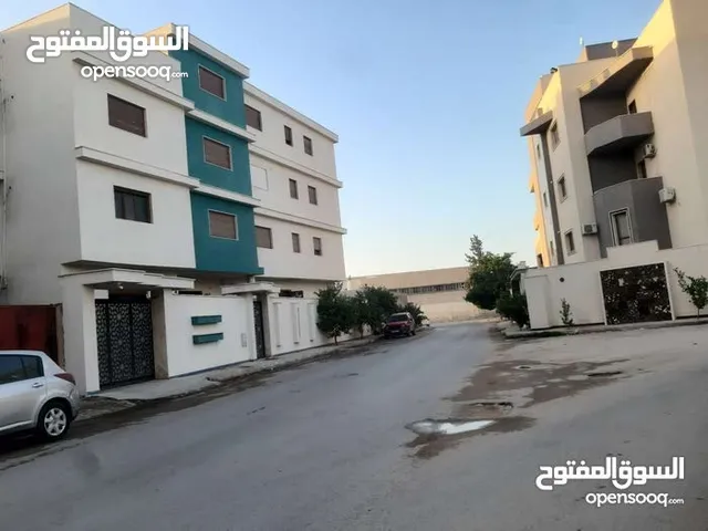 مبني 4 طوابق وبجانبه منزل في حي دمشق بجانب جامع حي دمشق