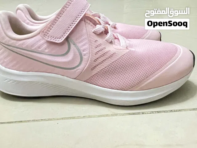 حذاء Nike  اصلي من امريكا لم يلبس ولا مرة  سبب البيع المقاس صغير