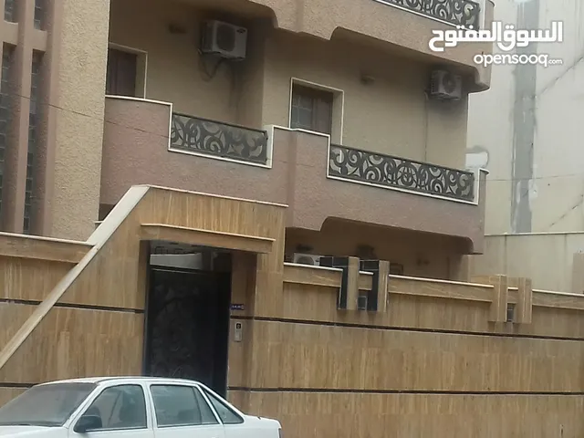 750 m2 More than 6 bedrooms Villa for Rent in Tripoli Bin Ashour